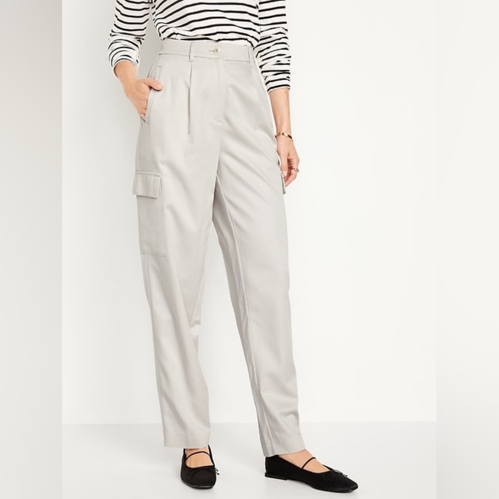 Old Navy - Extra High Waisted Taylor Straight Trouser Cargo Pants - Size Medium